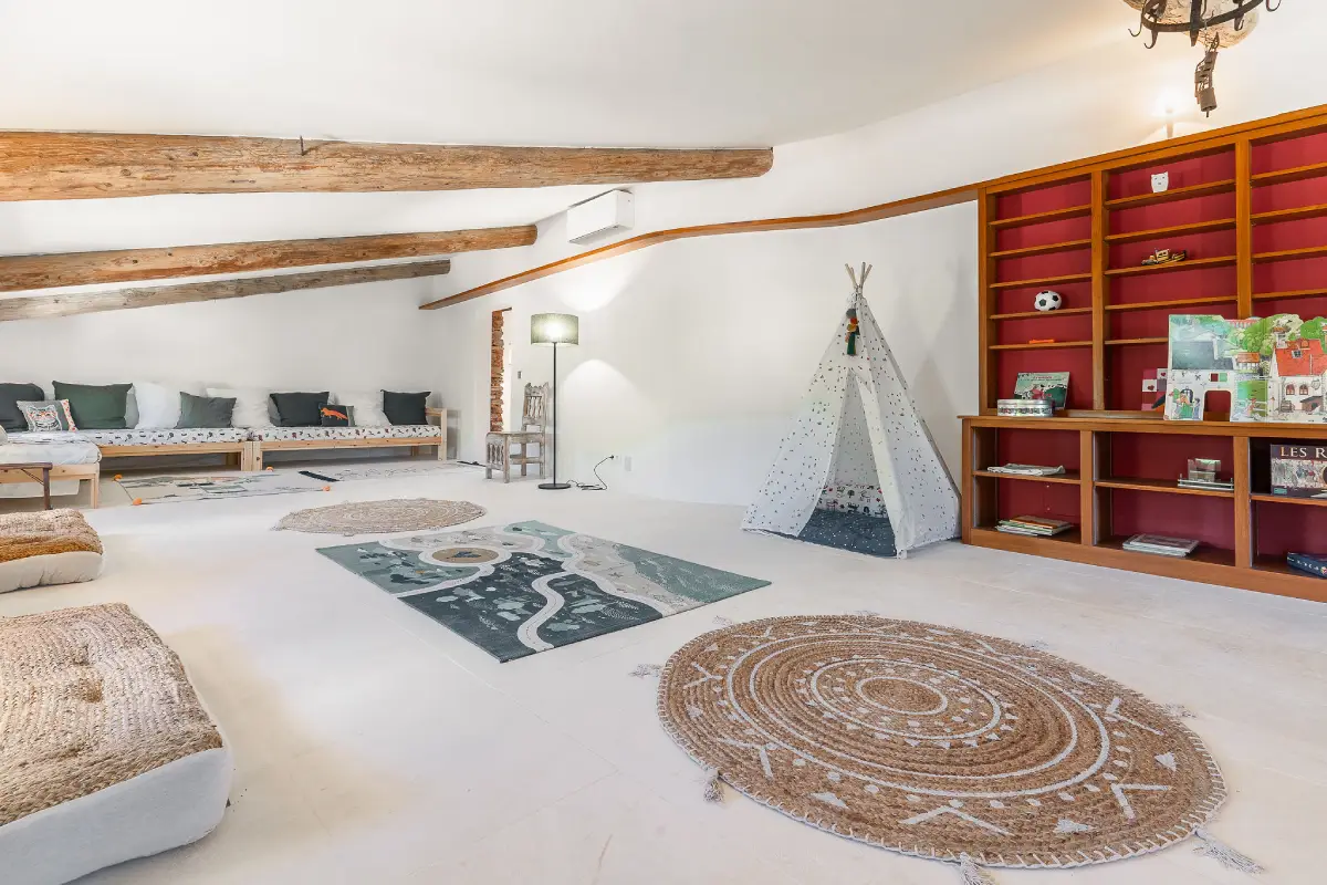 23i. Family room espace enfants - vue 1