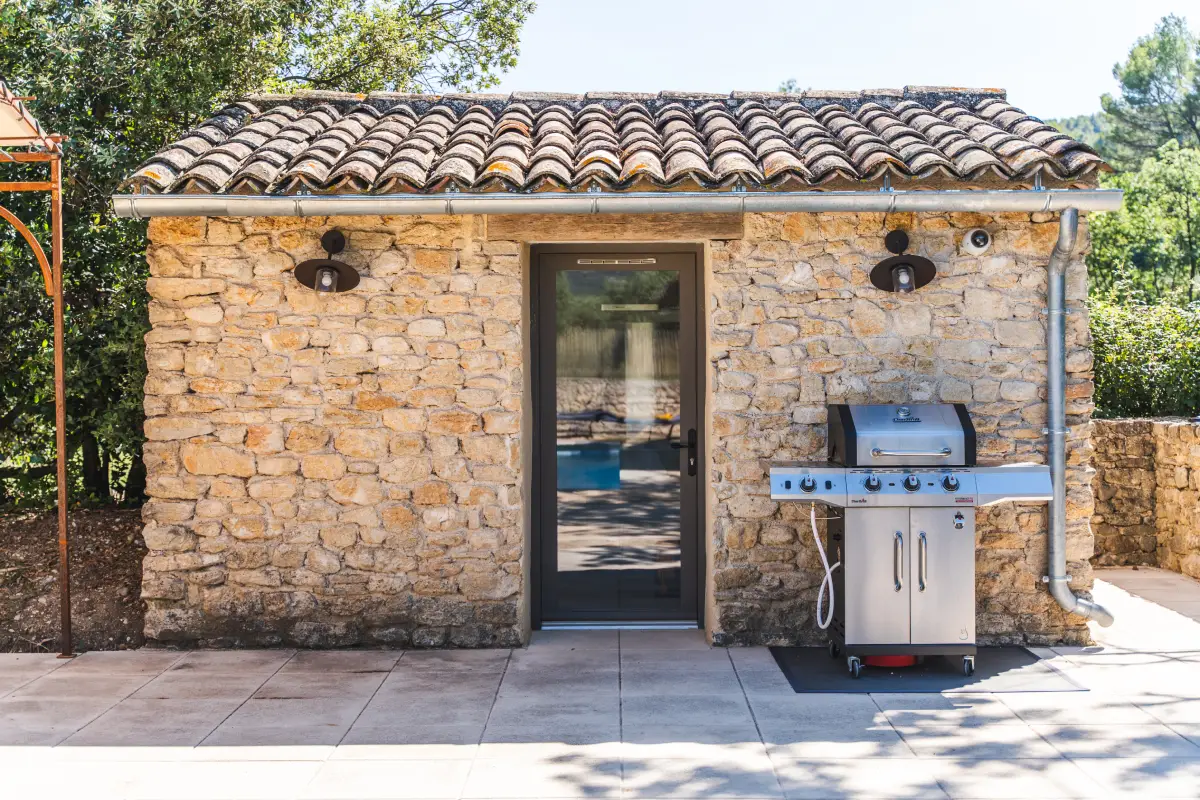 24e. Piscine Poolhouse aménagé avec cuisine d_été