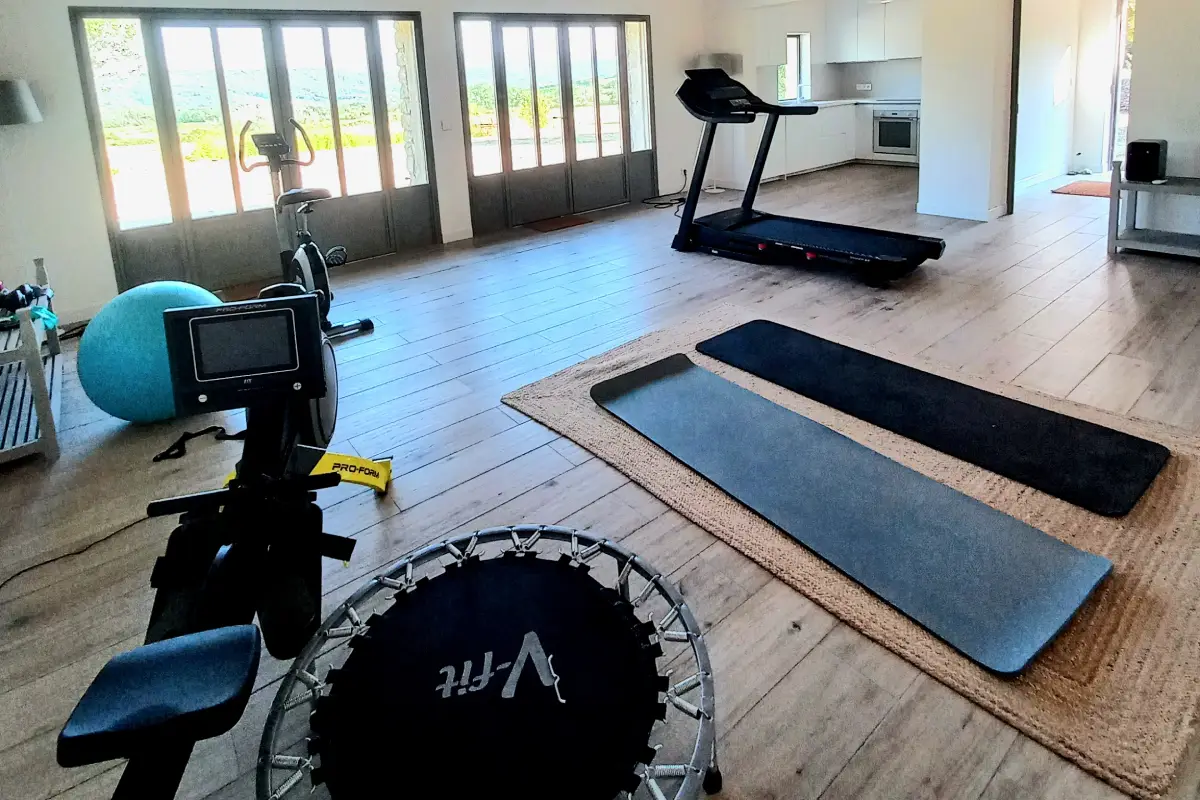 25bi. Salle de sport équipée - vue 1