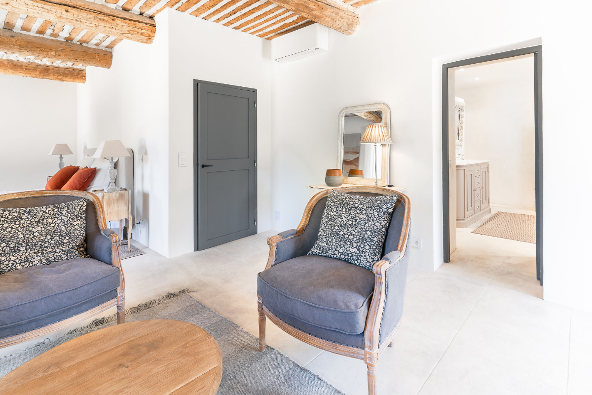 2c bis. Chambre Master Bedroom 1er étage - vue 2 - Coin lecture