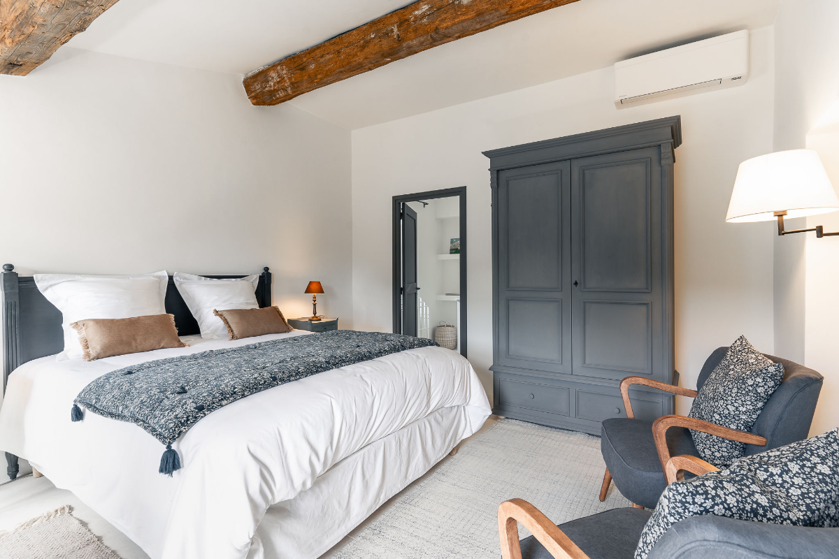 7c . Chambre cour entrée 2ème étage - vue 2