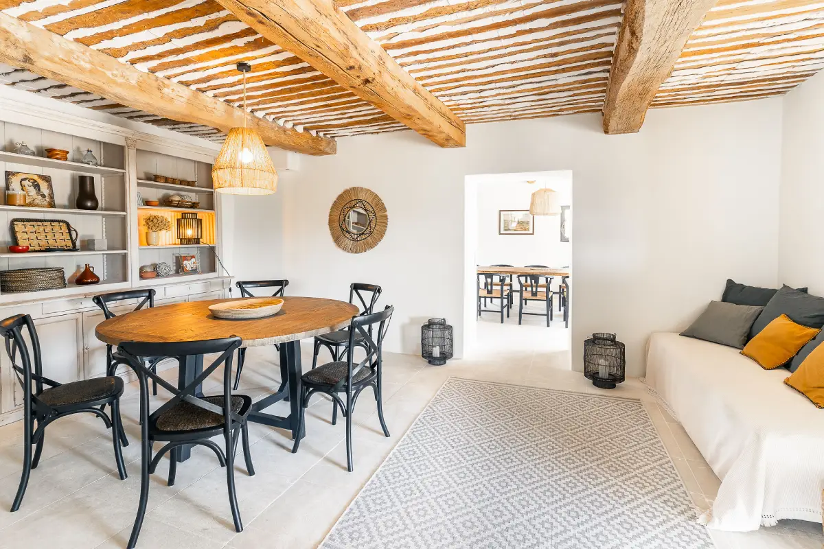 9i. Salle à manger enfants et bibliothèque